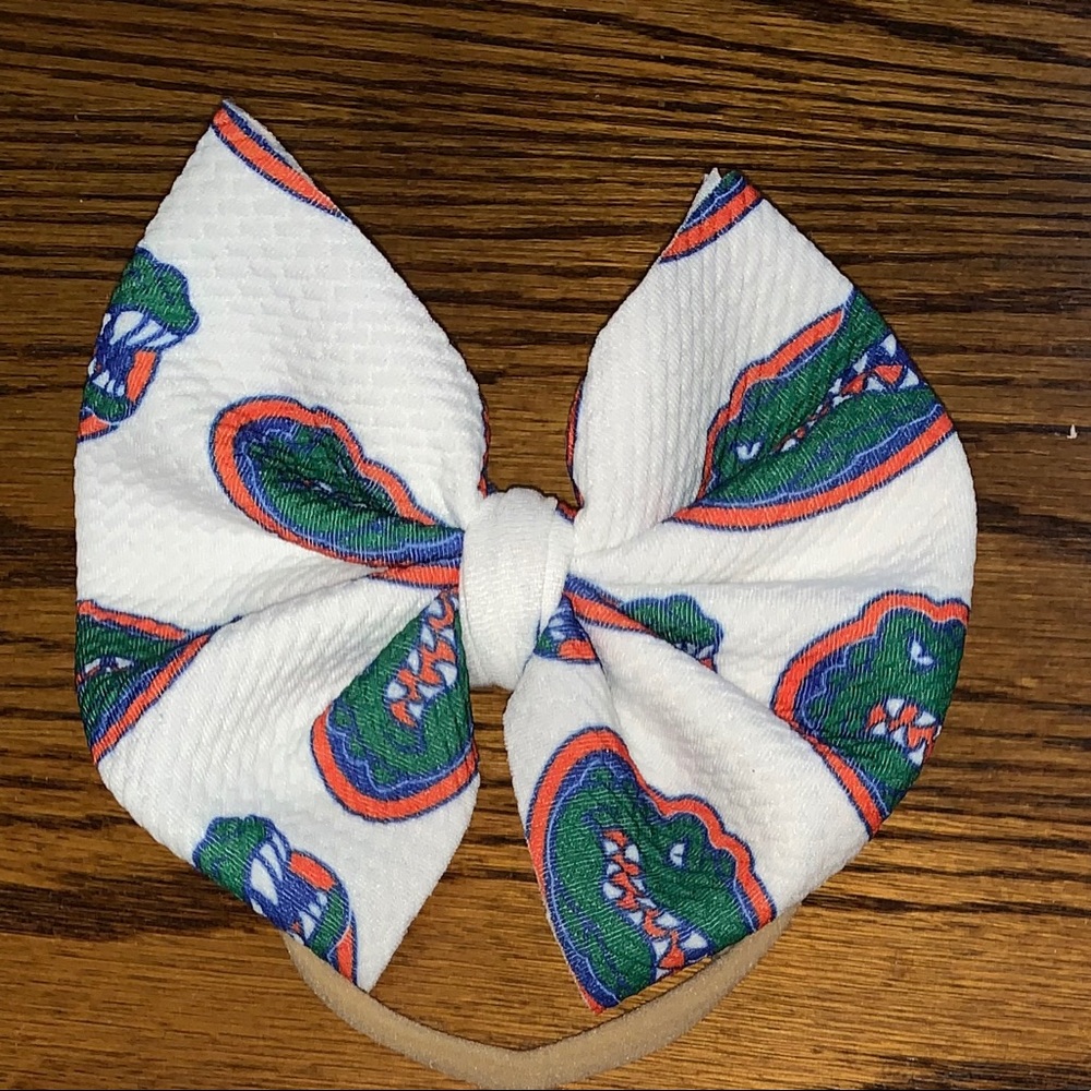 Bummies and bow on nylon